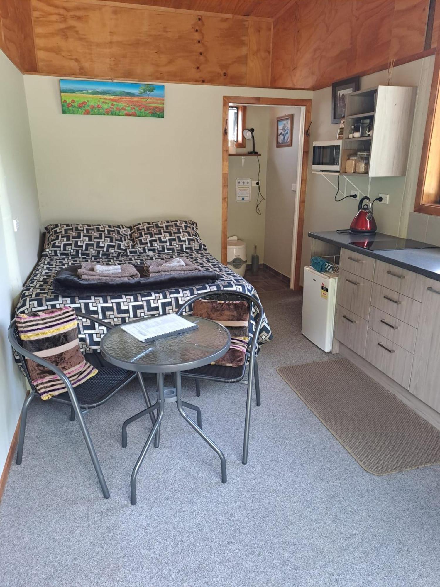 Koru Beachfront Holiday Cabins & Hot Tub Barrytown ภายนอก รูปภาพ