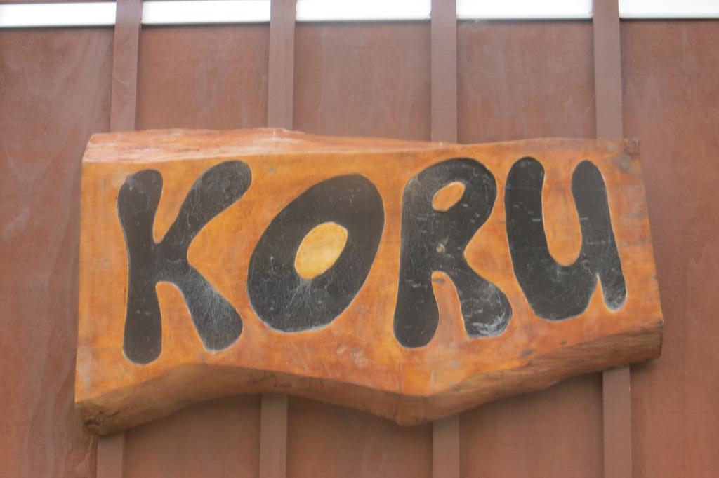 Koru Accommodation & Hot Tub Barrytown ภายนอก รูปภาพ